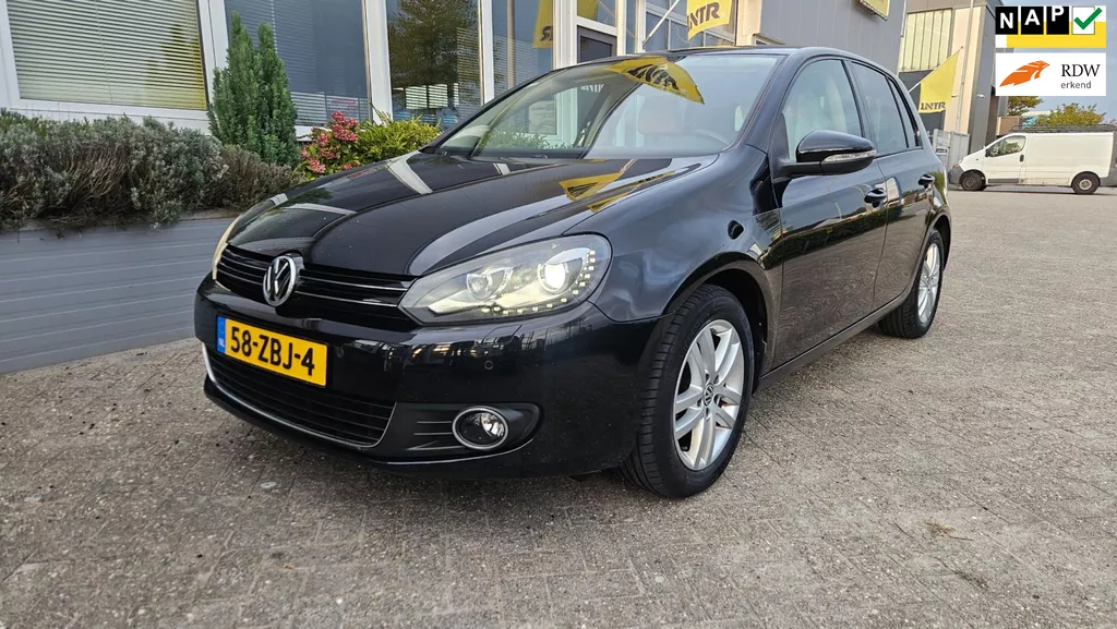 Volkswagen Golf 1.2 TSI Highline BlueMotion | Led | Cruise | Navi | PDC